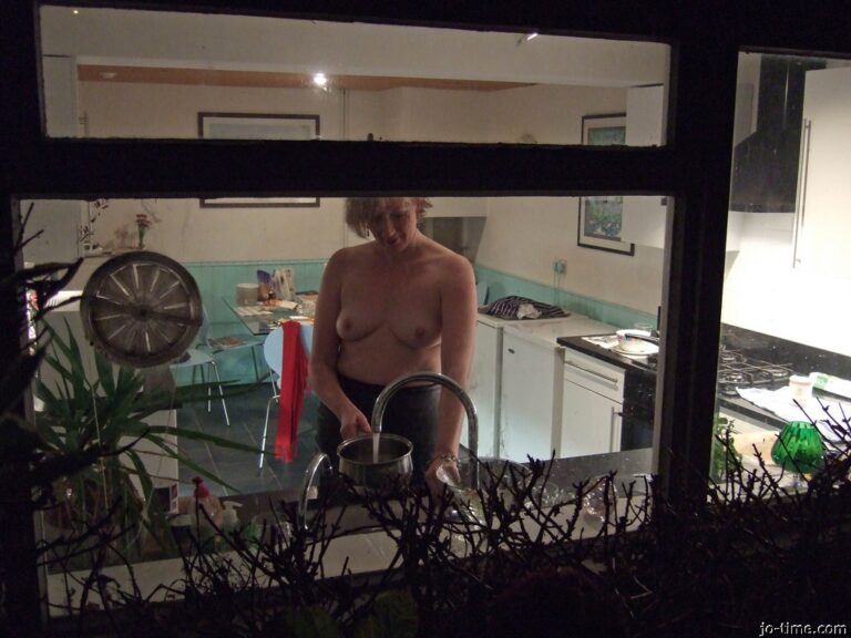 Confession choc : J’ai sucé un inconnu en train de nuit, alliance retirée, pendant que mon mari m’attendait