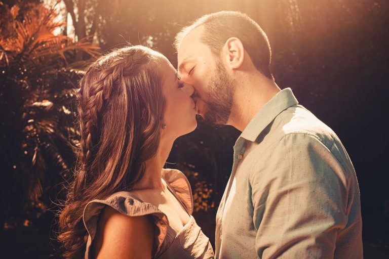 Couple enlacé