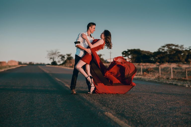 Couple enlacé