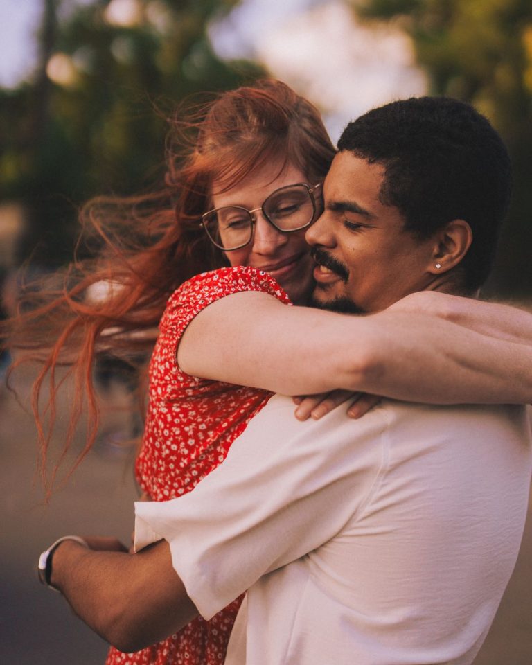 Couple enlacé