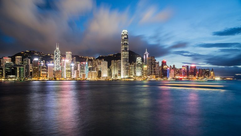 Confession : Ma double vie secrète, adultère à trois avec mon amant et Marie pendant que mon mari m’attend